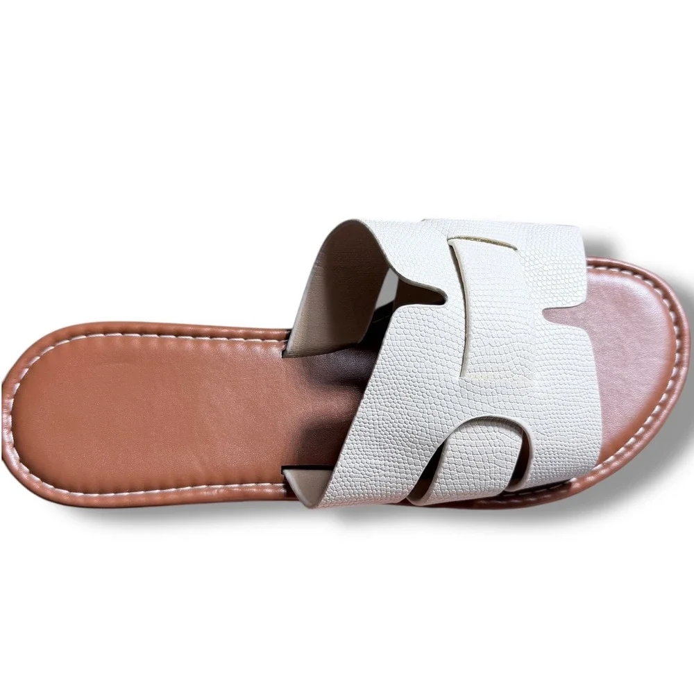 NEW Womens off White Faux Leather Textured Slide Sandals Flat Slip On US 7.5